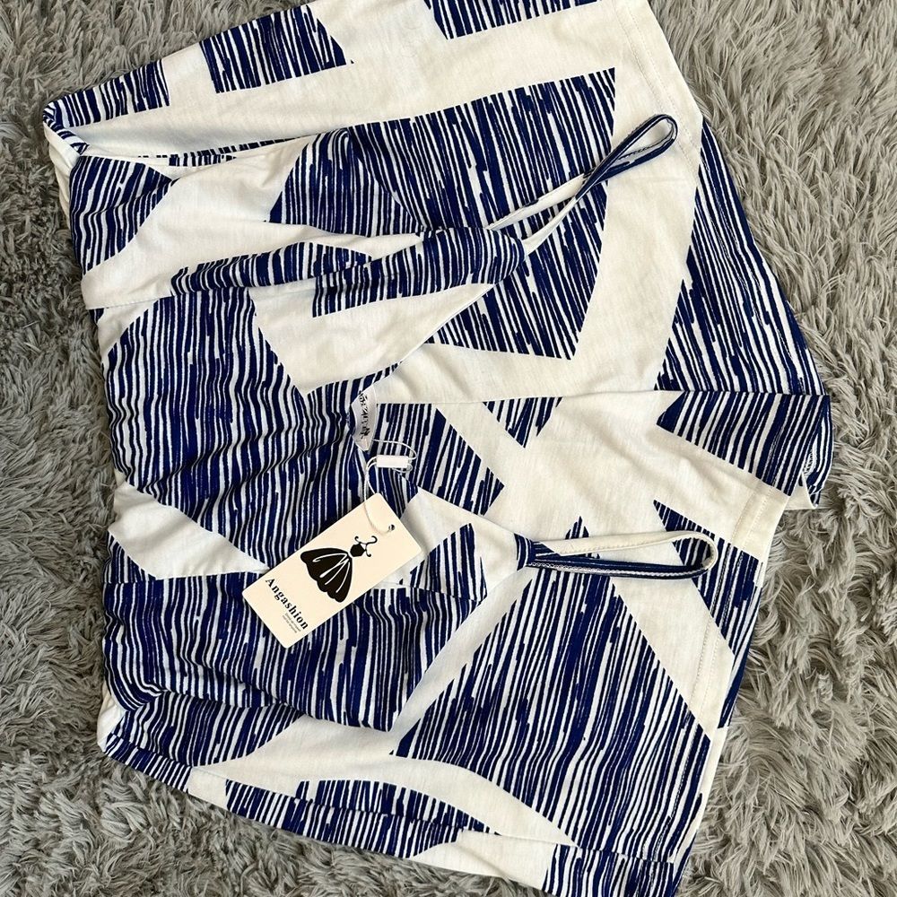 Romper   - Picture 2 of 3